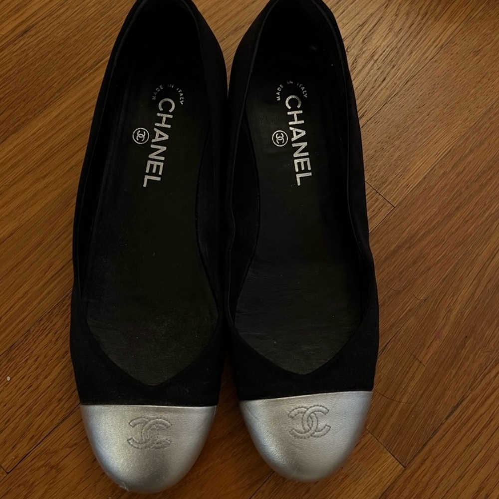 CHANEL Black Suede Ballet Flats with Silver Cap Toe